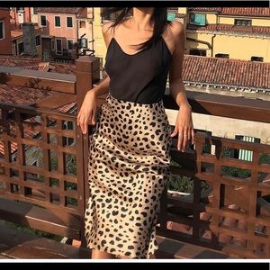 Silky leopard midi skirt 🐆